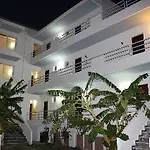 Elga & Hotel 2*